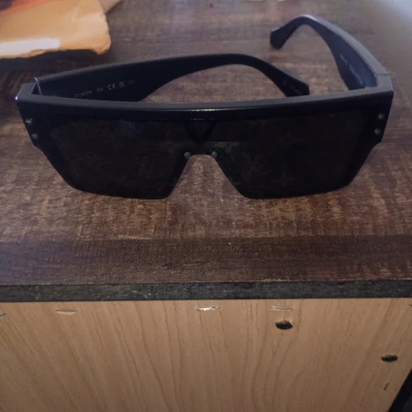 Louis Vuitton Black Sunglasses - Picture 3 of 6
